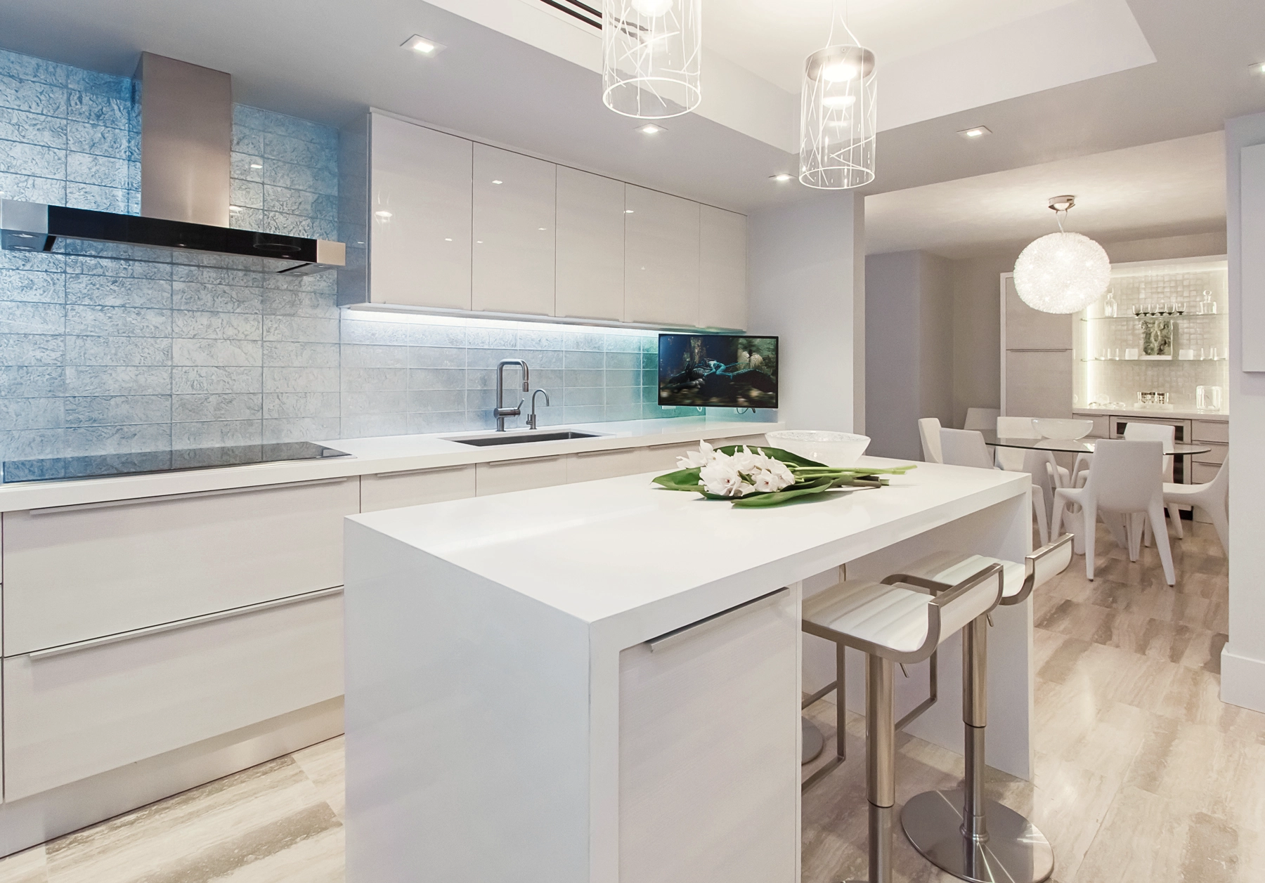 MODERN BAL HARBOR APARTMENT KITCHEN