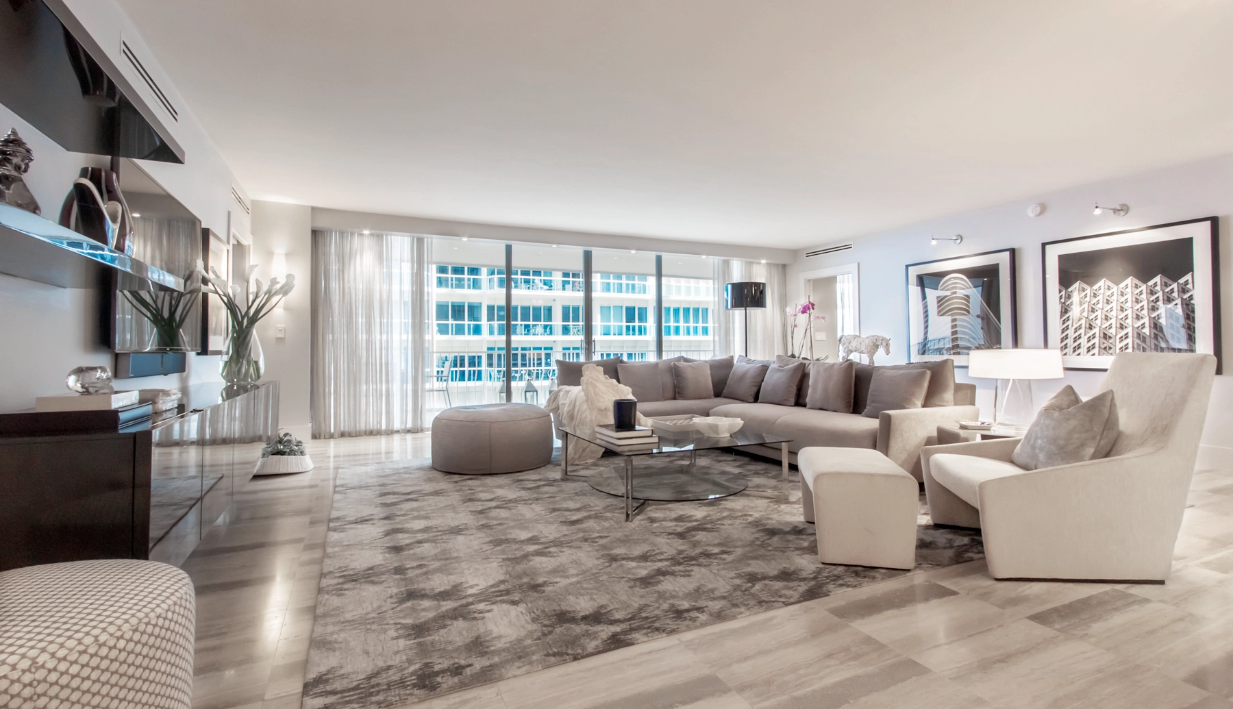 MODERN BAL HARBOR APARTMENT LIVINGROOM