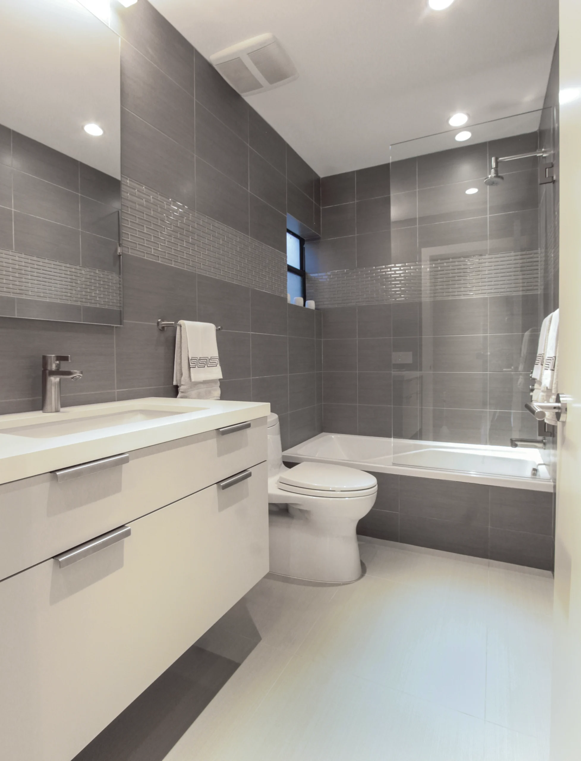 BOCA ROTAN GUEST BATHROOM